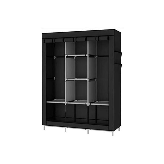Intérieur de l’armoire, penderie et étagères